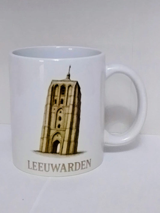 Funnymoks Oldehove Leeuwarden Mok – de trots van de hoofdstad, scheef en schitterend