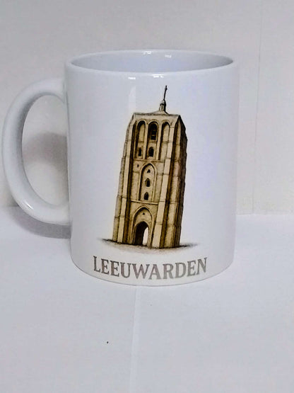 Funnymoks Oldehove Leeuwarden Mok – de trots van de hoofdstad, scheef en schitterend