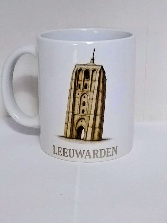 Funnymoks Oldehove Leeuwarden Mok – de trots van de hoofdstad, scheef en schitterend